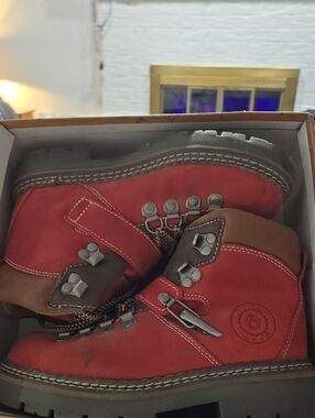 Candies Alpine Red Boots. Womens Size 7